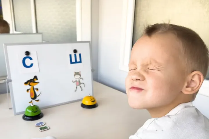 Занятие с аудиологопедом